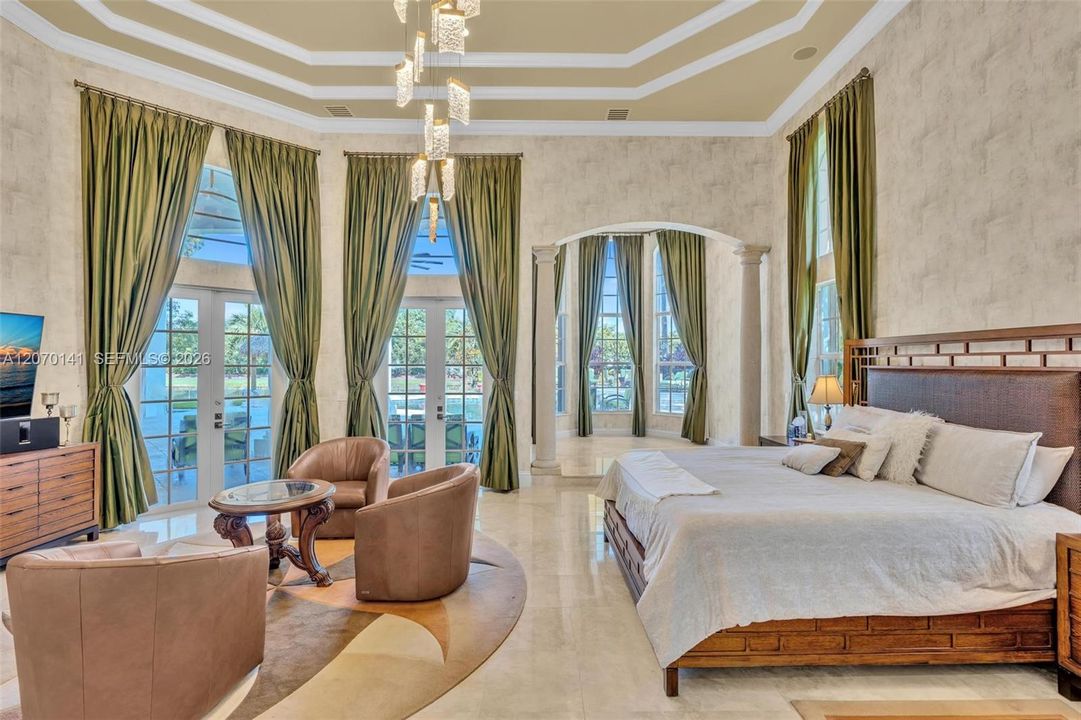 For Sale: $5,395,000 (7 beds, 6 baths, 7657 Square Feet)