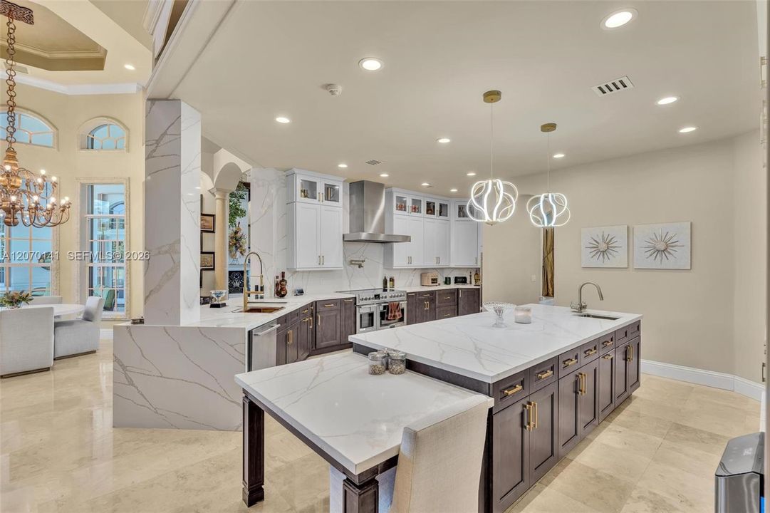For Sale: $5,395,000 (7 beds, 6 baths, 7657 Square Feet)