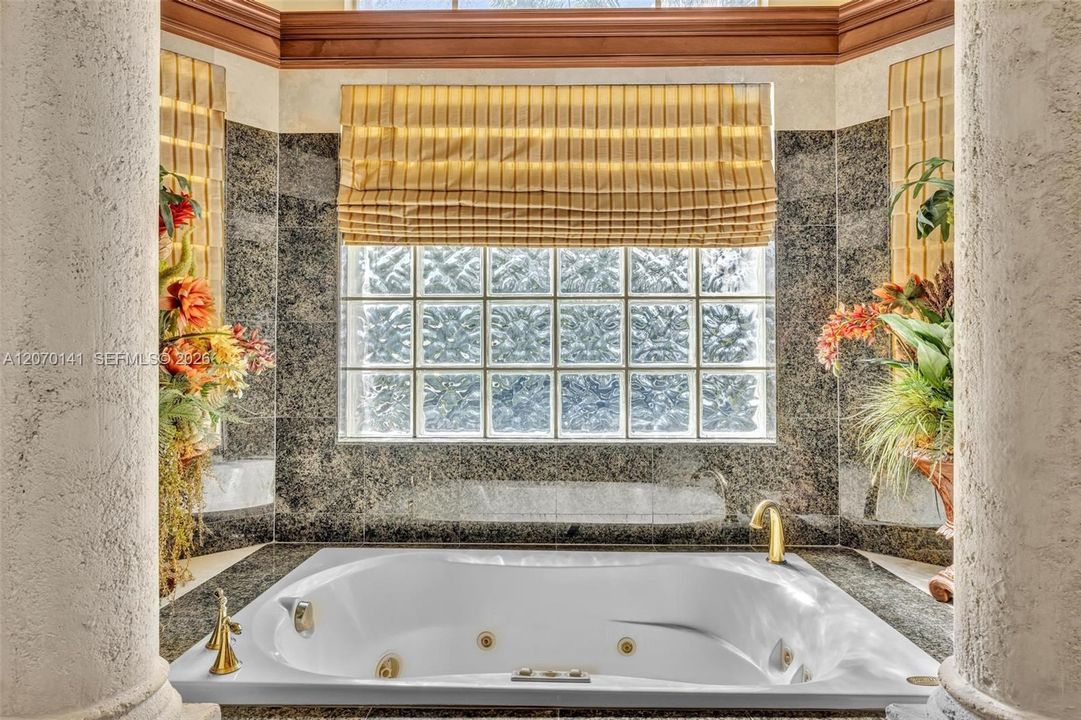 For Sale: $5,395,000 (7 beds, 6 baths, 7657 Square Feet)