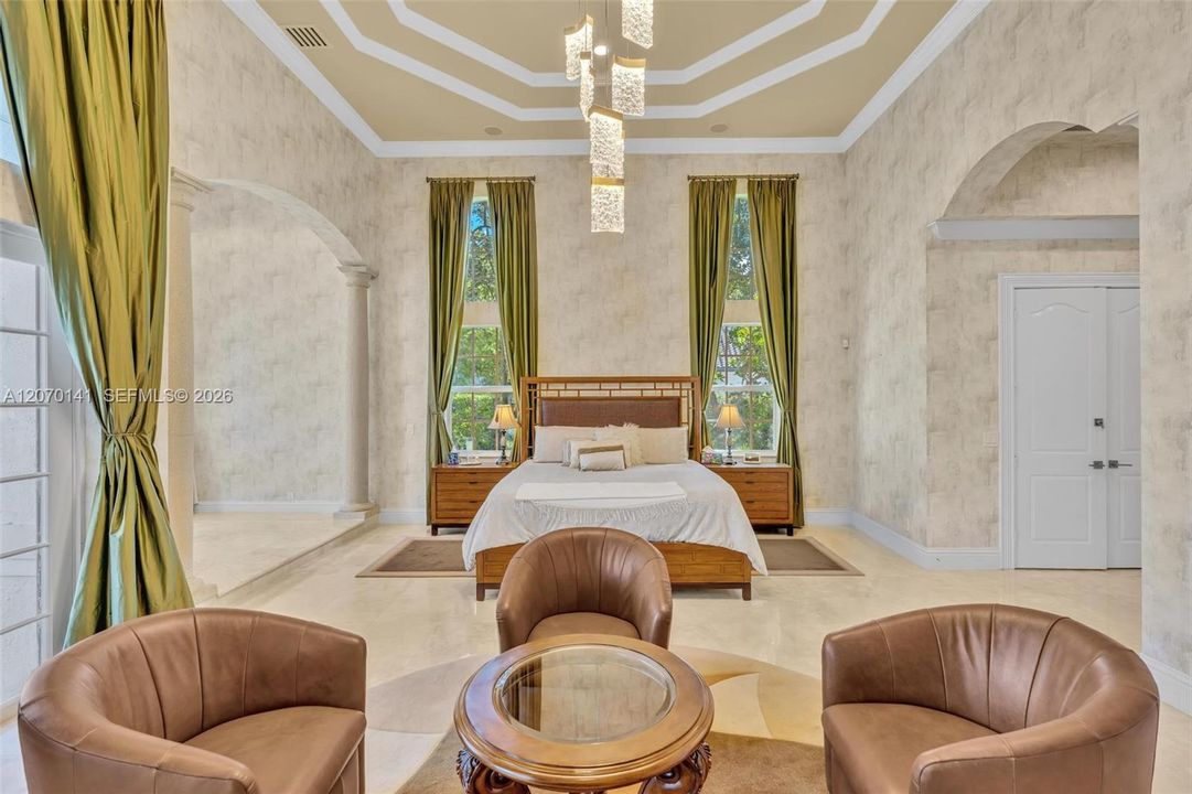 For Sale: $5,395,000 (7 beds, 6 baths, 7657 Square Feet)