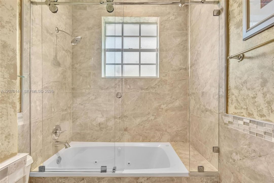 For Sale: $5,395,000 (7 beds, 6 baths, 7657 Square Feet)