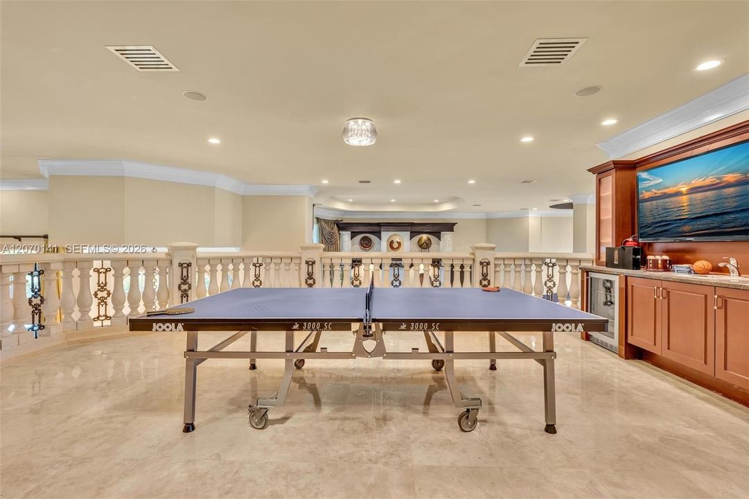 For Sale: $5,395,000 (7 beds, 6 baths, 7657 Square Feet)