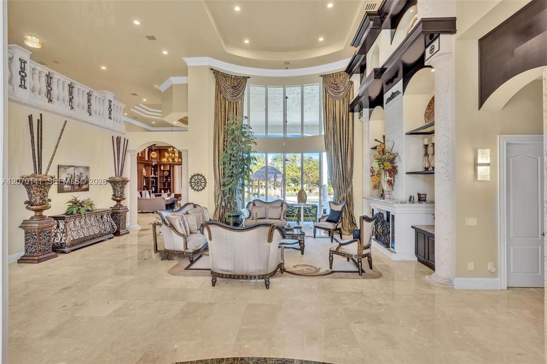 For Sale: $5,395,000 (7 beds, 6 baths, 7657 Square Feet)