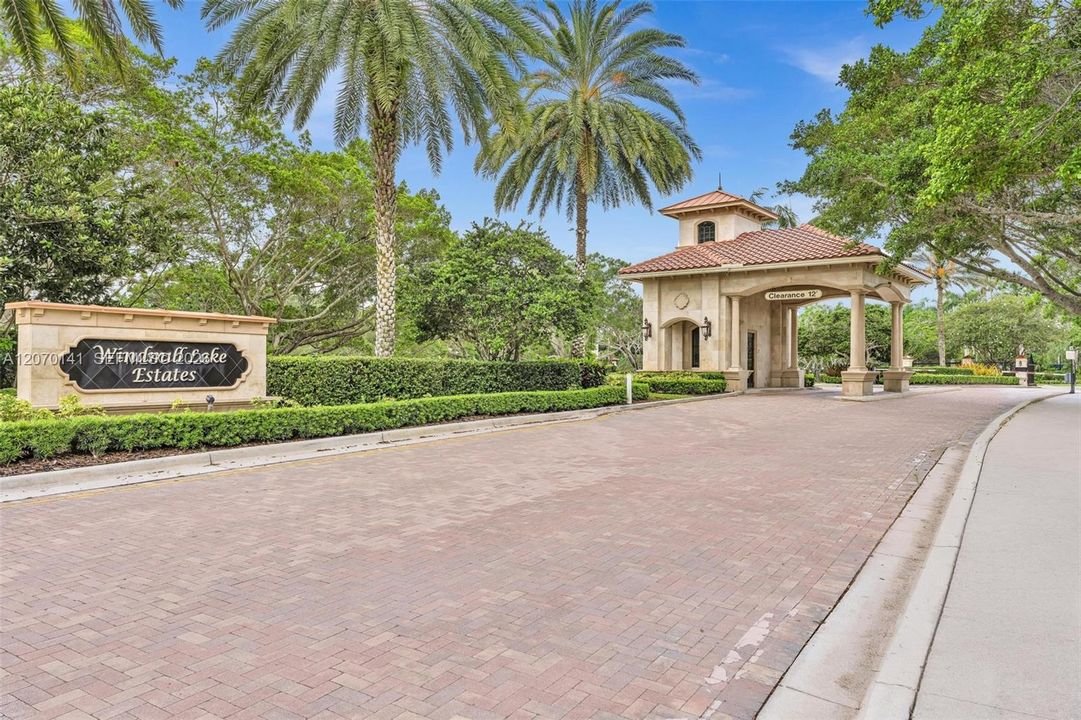 For Sale: $5,395,000 (7 beds, 6 baths, 7657 Square Feet)
