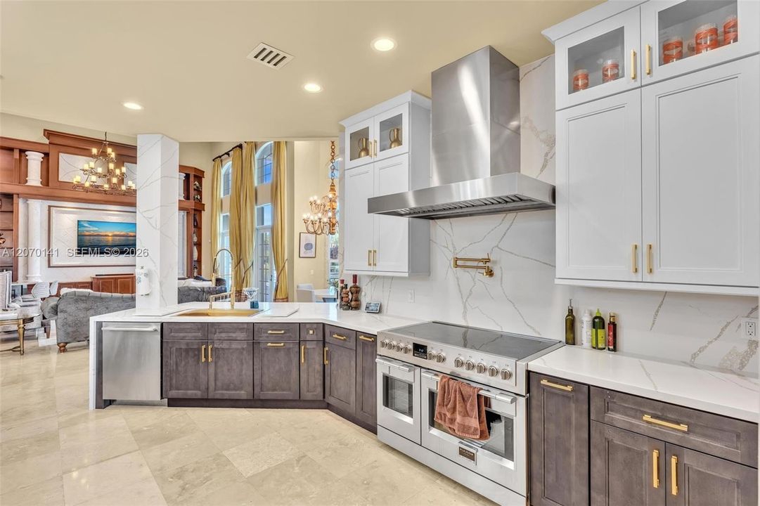 For Sale: $5,395,000 (7 beds, 6 baths, 7657 Square Feet)