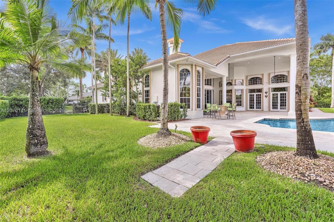 For Sale: $5,395,000 (7 beds, 6 baths, 7657 Square Feet)