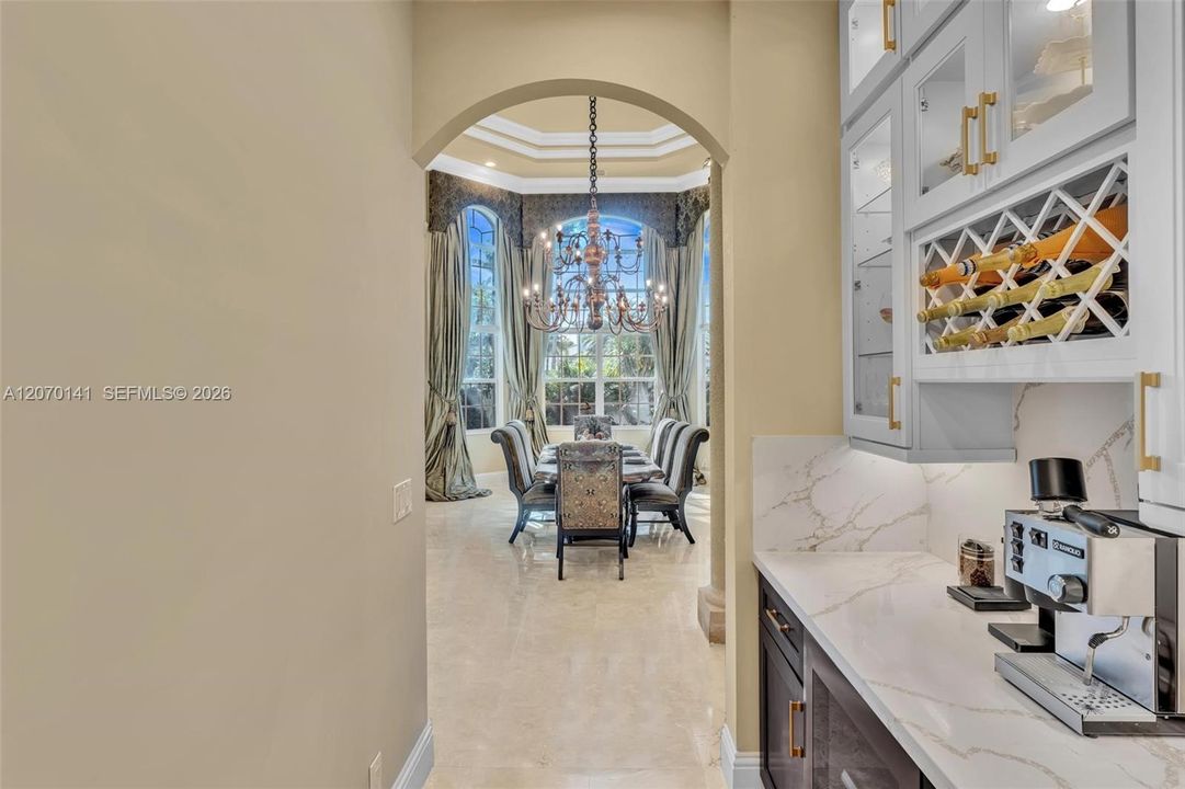 For Sale: $5,395,000 (7 beds, 6 baths, 7657 Square Feet)