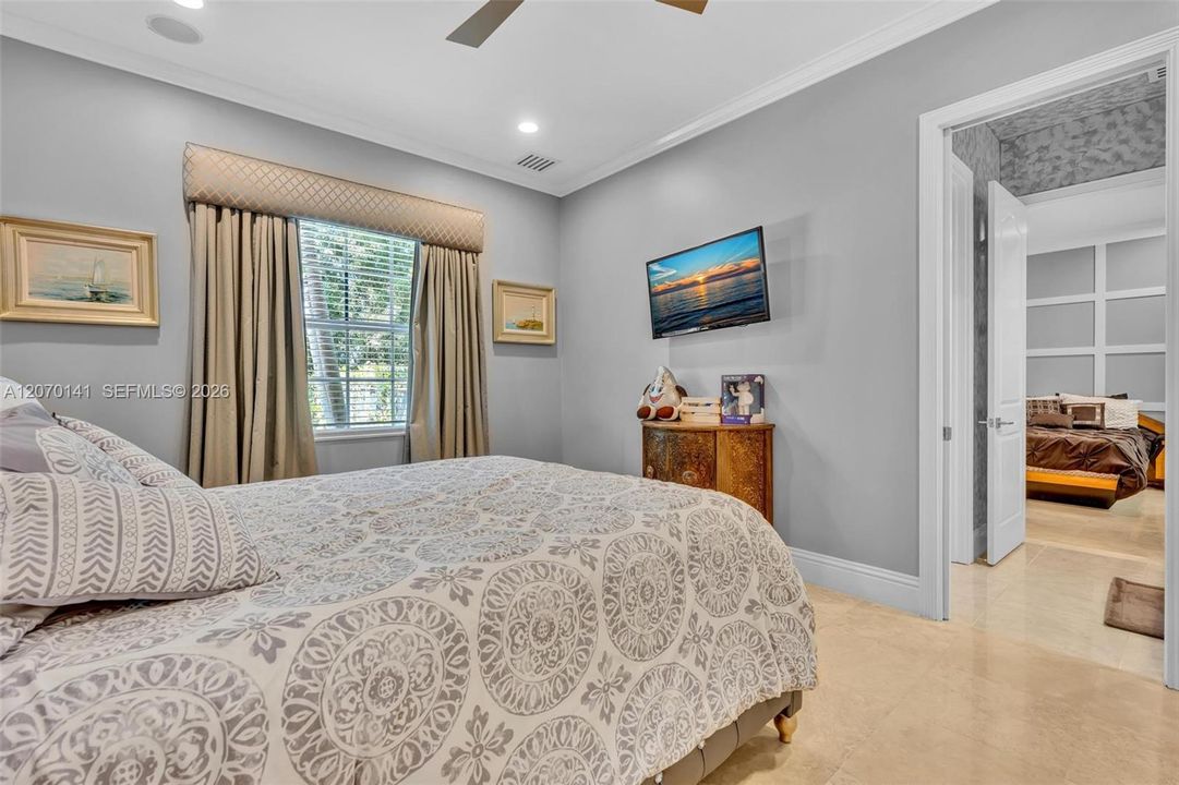 For Sale: $5,395,000 (7 beds, 6 baths, 7657 Square Feet)