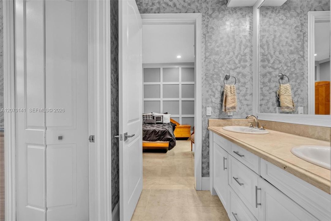 For Sale: $5,395,000 (7 beds, 6 baths, 7657 Square Feet)