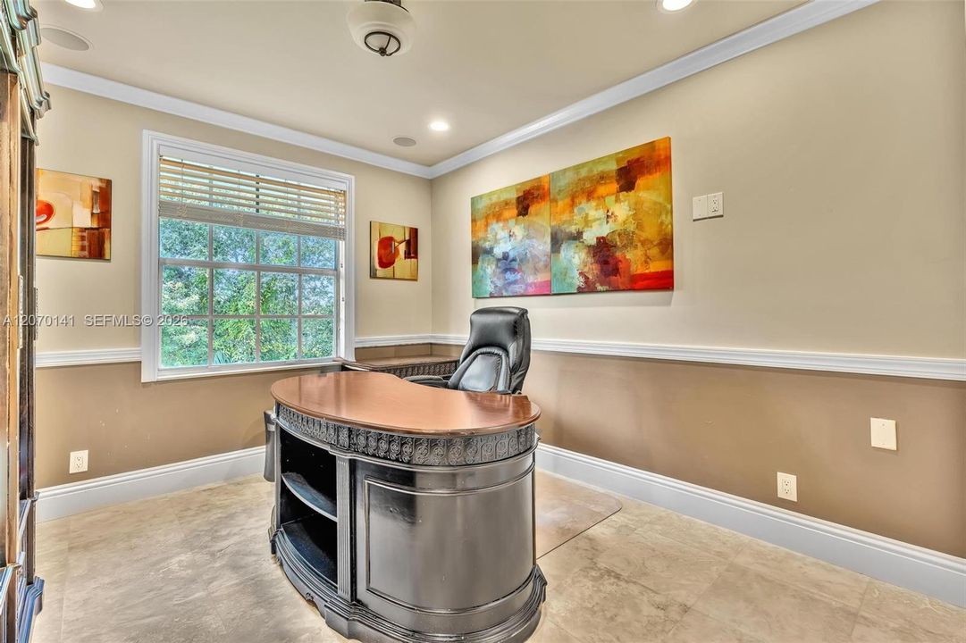For Sale: $5,395,000 (7 beds, 6 baths, 7657 Square Feet)