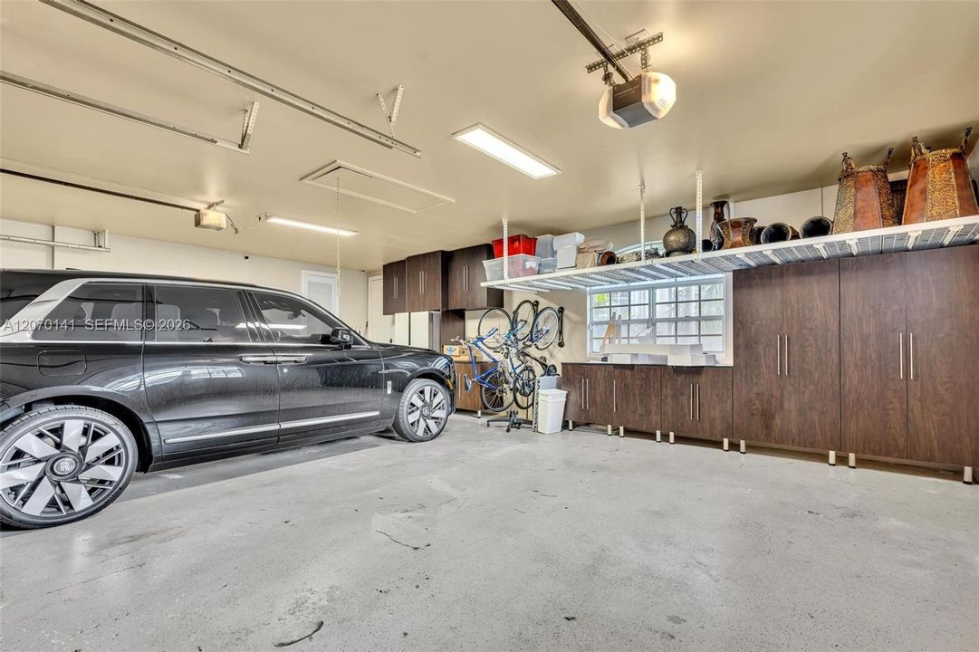 For Sale: $5,395,000 (7 beds, 6 baths, 7657 Square Feet)