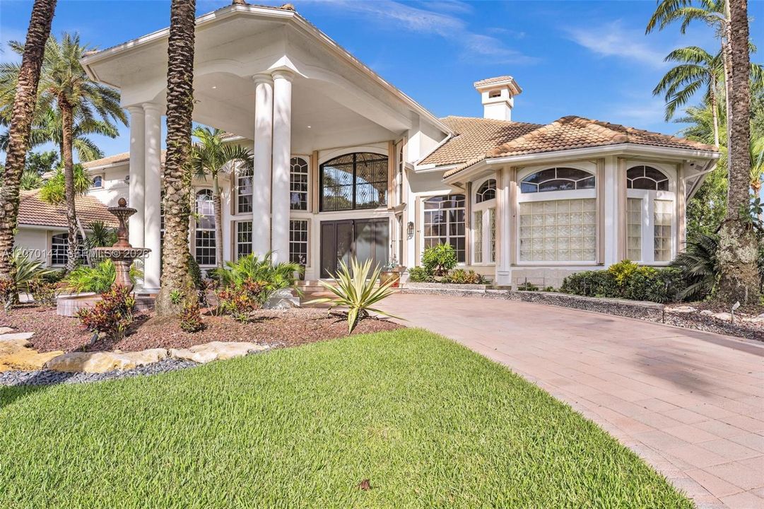 For Sale: $5,395,000 (7 beds, 6 baths, 7657 Square Feet)