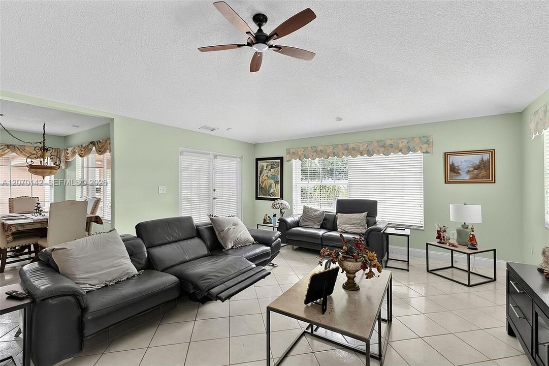 For Sale: $799,990 (4 beds, 2 baths, 2976 Square Feet)