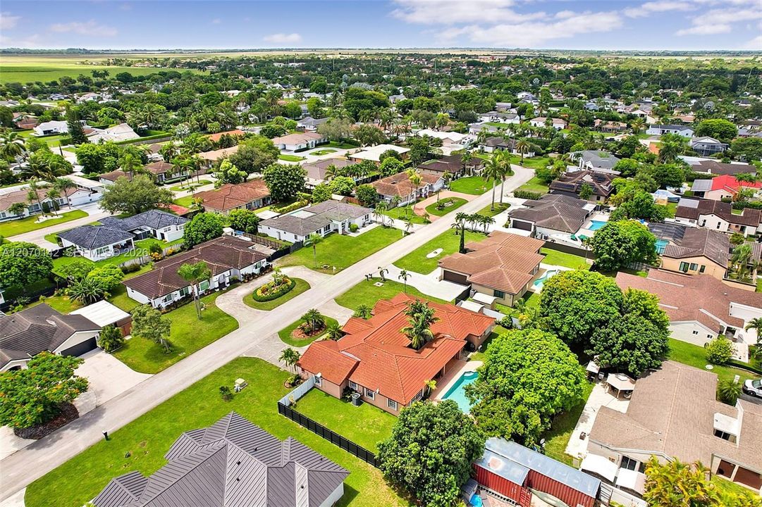 For Sale: $799,990 (4 beds, 2 baths, 2976 Square Feet)