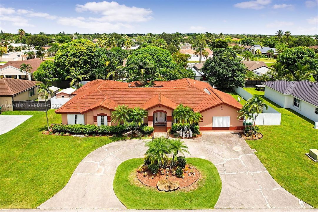 For Sale: $799,990 (4 beds, 2 baths, 2976 Square Feet)