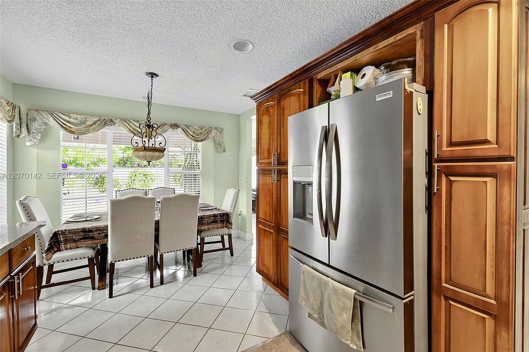 For Sale: $799,990 (4 beds, 2 baths, 2976 Square Feet)