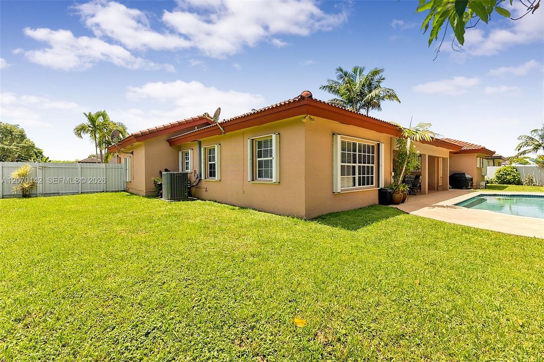 For Sale: $799,990 (4 beds, 2 baths, 2976 Square Feet)