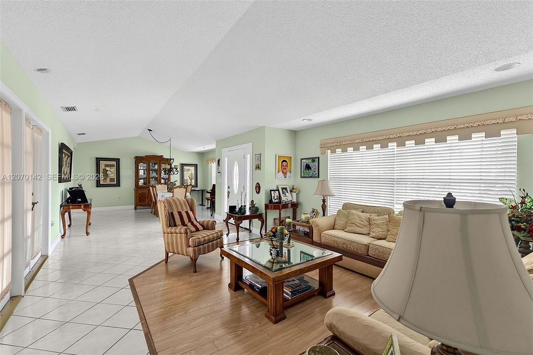 For Sale: $799,990 (4 beds, 2 baths, 2976 Square Feet)