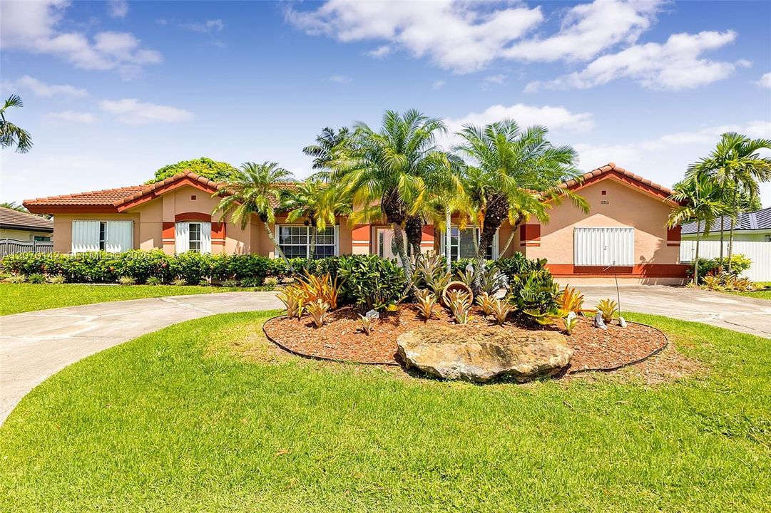 For Sale: $799,990 (4 beds, 2 baths, 2976 Square Feet)