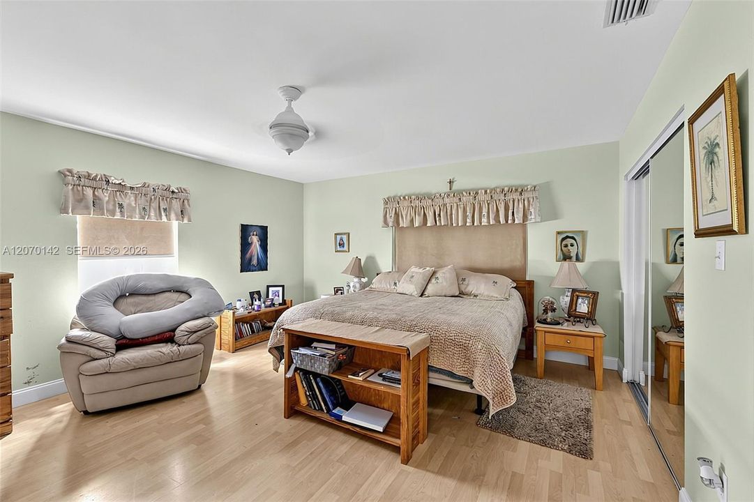 For Sale: $799,990 (4 beds, 2 baths, 2976 Square Feet)