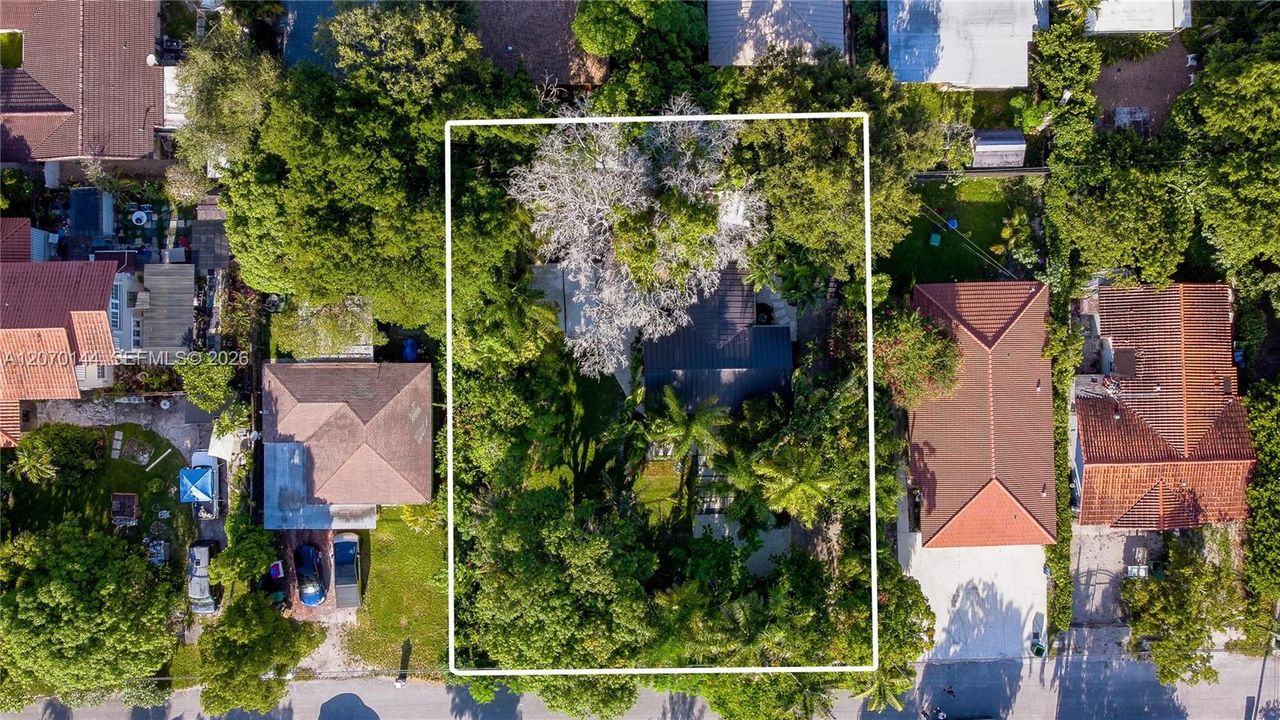 For Sale: $1,149,999 (0.25 acres)