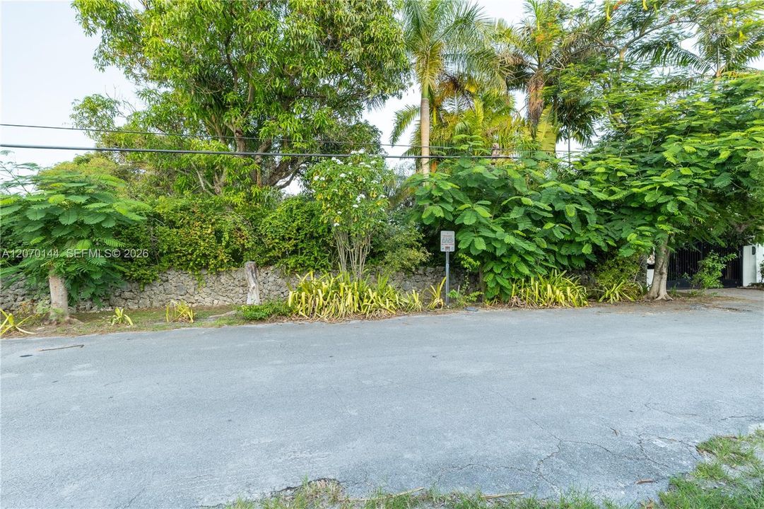 For Sale: $1,149,999 (0.25 acres)