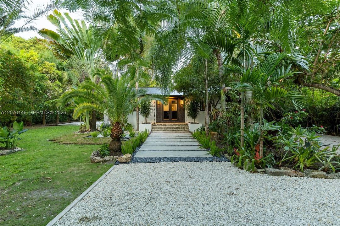 For Rent: $5,900 (3 beds, 2 baths, 1158 Square Feet)