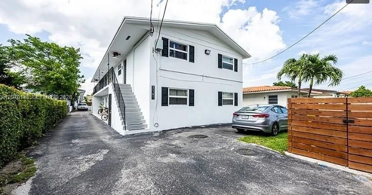 For Rent: $1,600 (1 beds, 1 baths, 4176 Square Feet)
