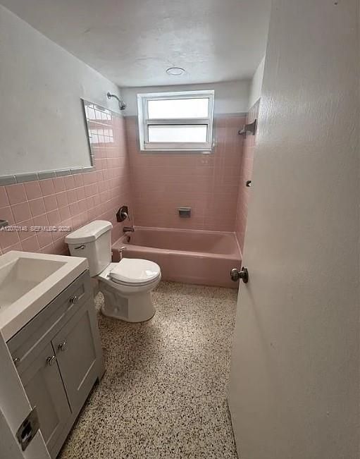 For Rent: $1,600 (1 beds, 1 baths, 4176 Square Feet)