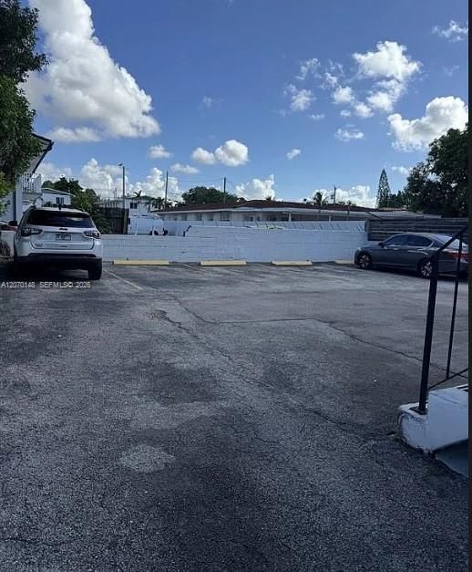 For Rent: $1,600 (1 beds, 1 baths, 4176 Square Feet)