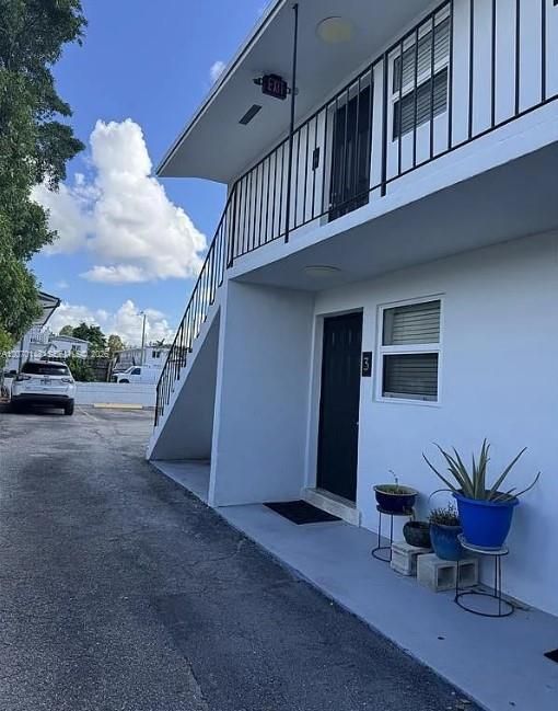 For Rent: $1,600 (1 beds, 1 baths, 4176 Square Feet)