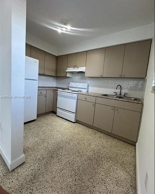 For Rent: $1,600 (1 beds, 1 baths, 4176 Square Feet)