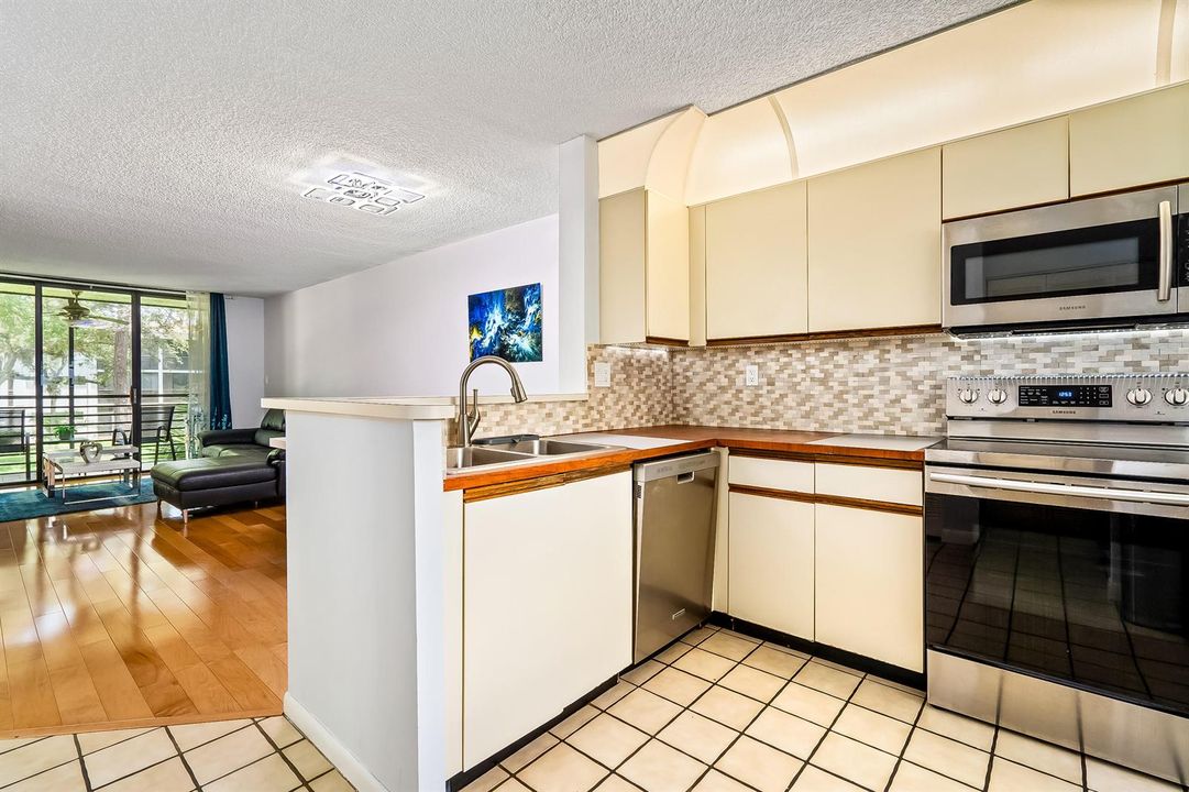 7579 NW 79th Ave APT 204 08