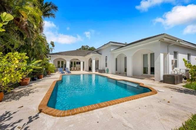 For Sale: $2,995,000 (5 beds, 5 baths, 3754 Square Feet)