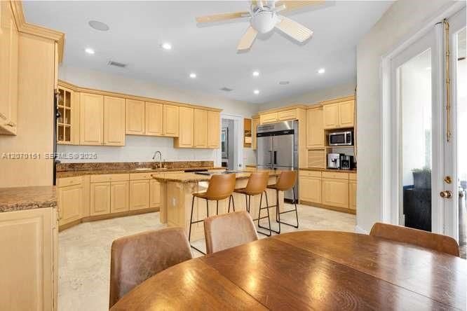 For Sale: $2,995,000 (5 beds, 5 baths, 3754 Square Feet)