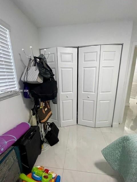 For Sale: $850,000 (5 beds, 4 baths, 1508 Square Feet)
