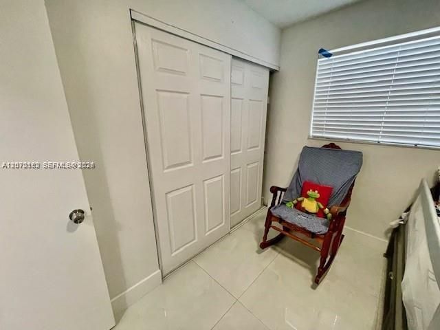 For Sale: $850,000 (5 beds, 4 baths, 1508 Square Feet)
