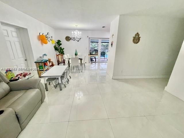 For Sale: $850,000 (5 beds, 4 baths, 1508 Square Feet)