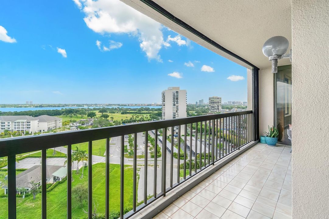 027-2450PresidentialWay-WestPalmBeach-FL