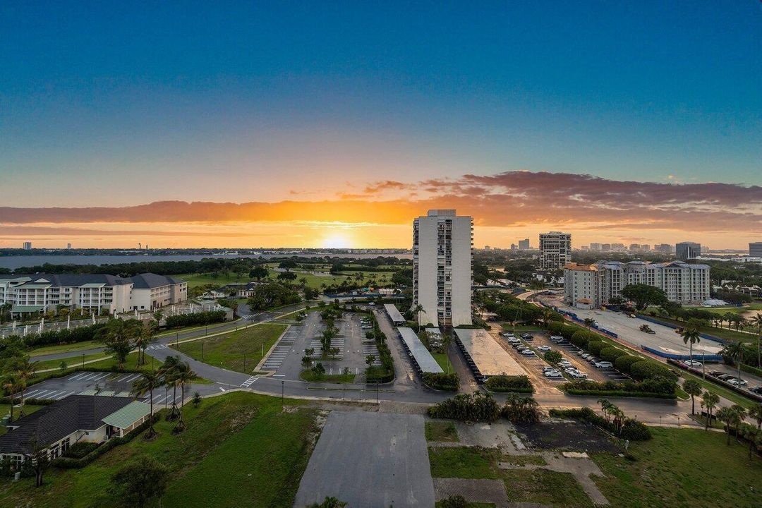 044-2450PresidentialWay-WestPalmBeach-FL