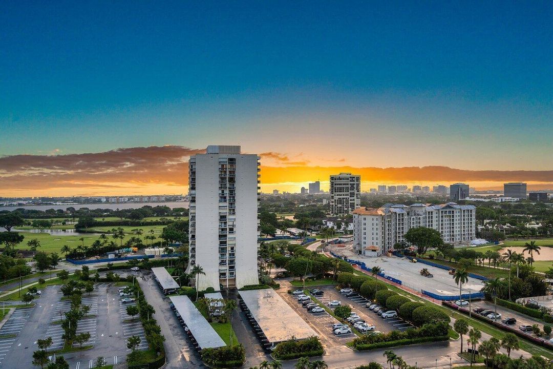 045-2450PresidentialWay-WestPalmBeach-FL