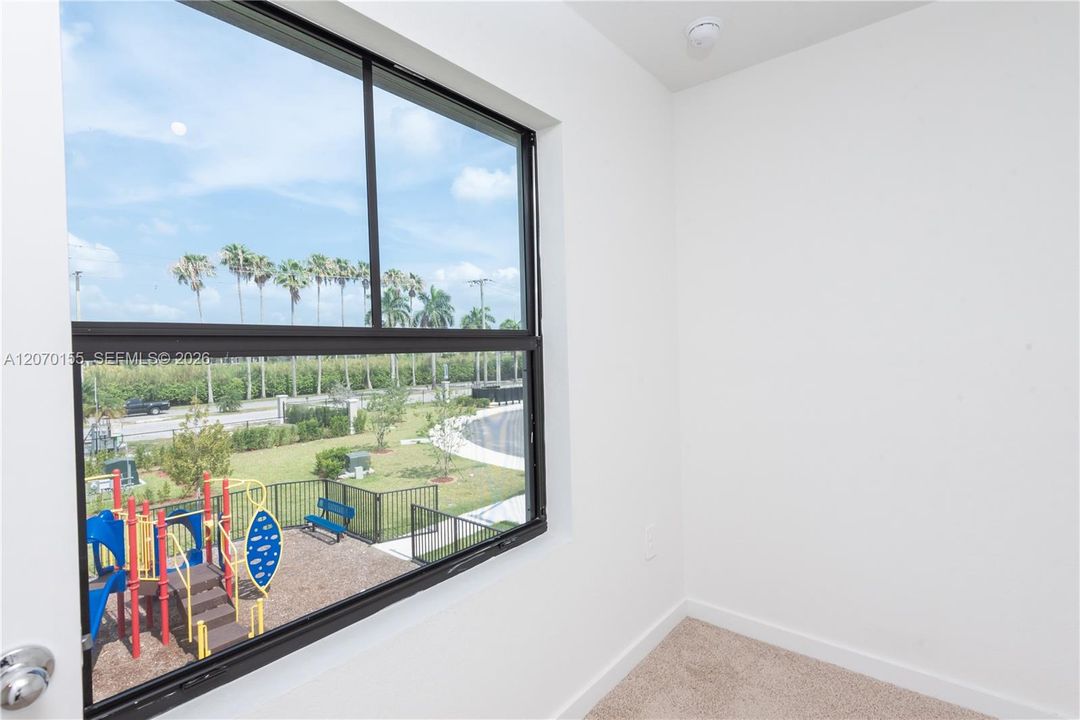 En Venta: $315,000 (3 camas, 2 baños, 1451 Pies cuadrados)