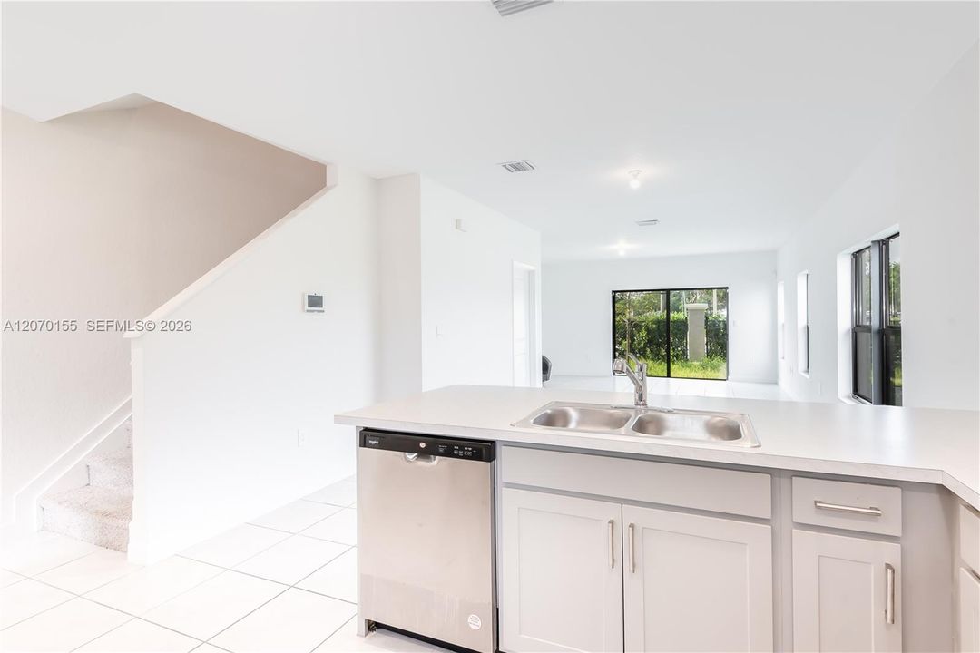 En Venta: $315,000 (3 camas, 2 baños, 1451 Pies cuadrados)