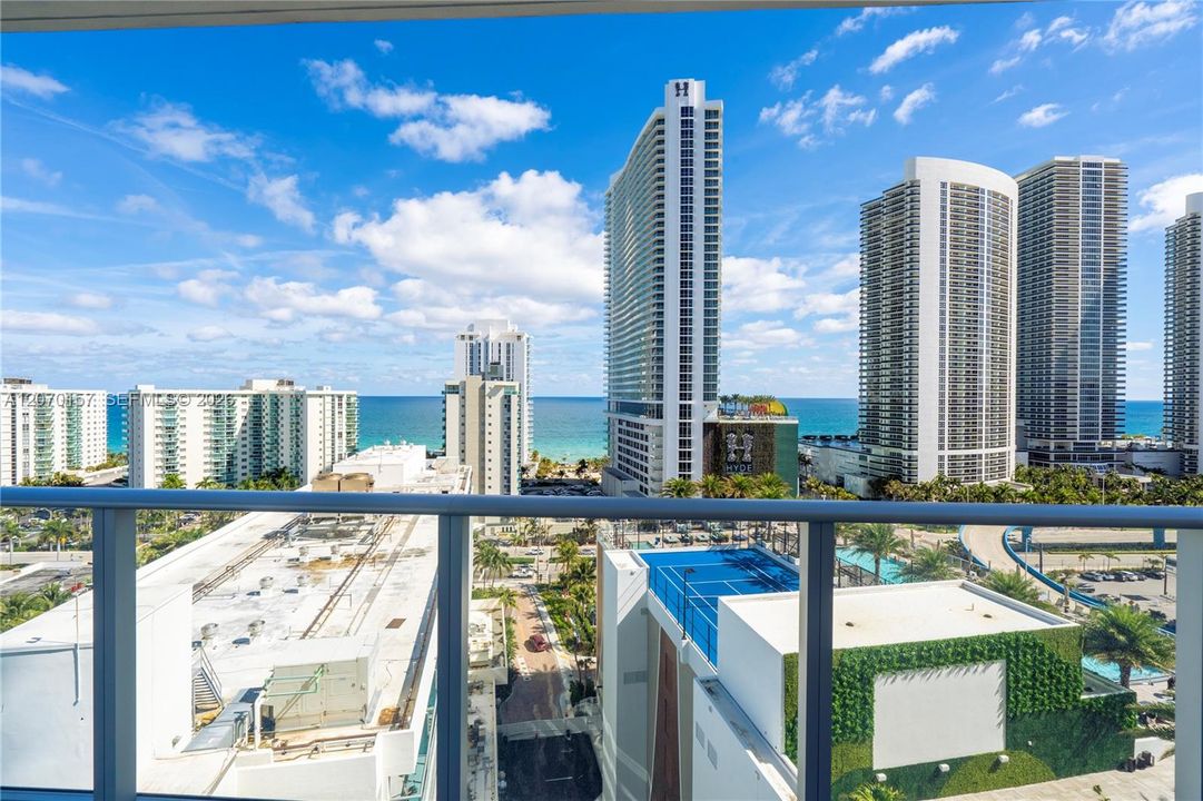 For Sale: $730,000 (2 beds, 2 baths, 1075 Square Feet)