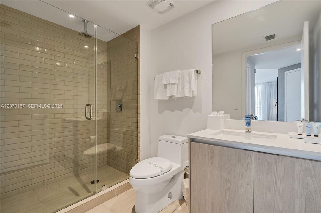 For Sale: $730,000 (2 beds, 2 baths, 1075 Square Feet)