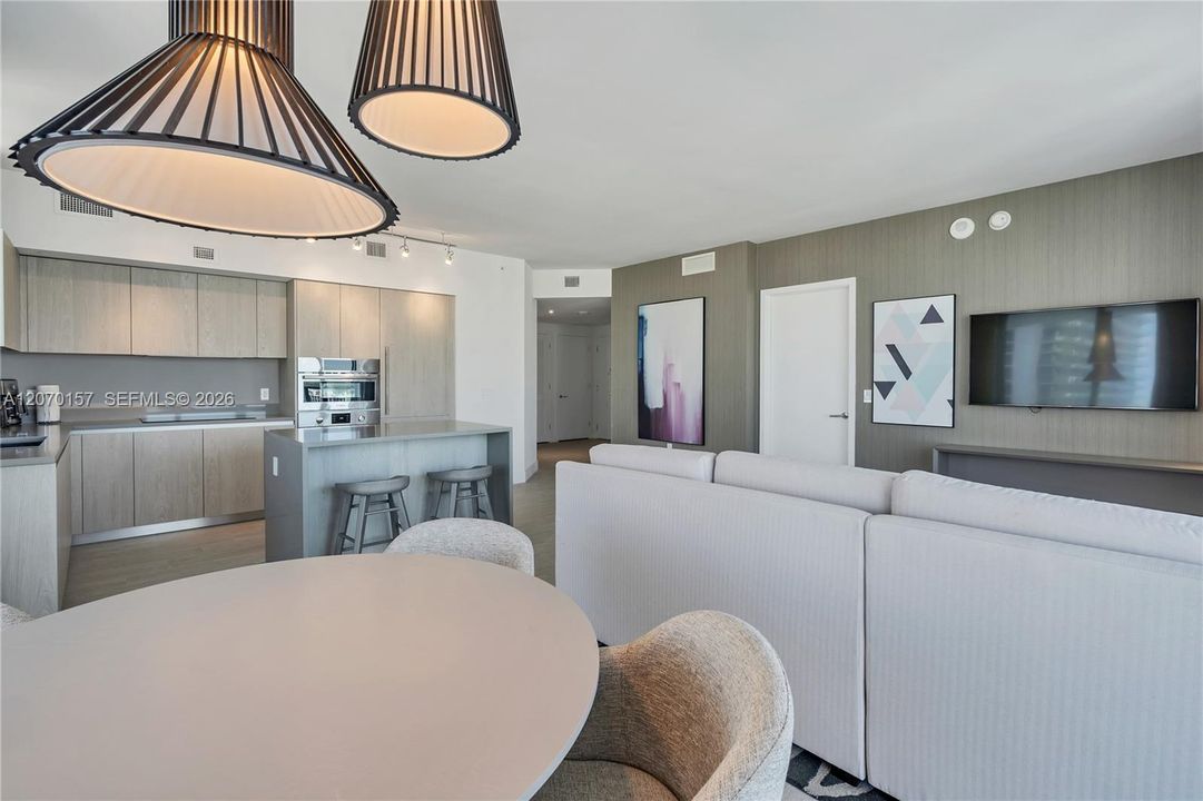 For Sale: $730,000 (2 beds, 2 baths, 1075 Square Feet)