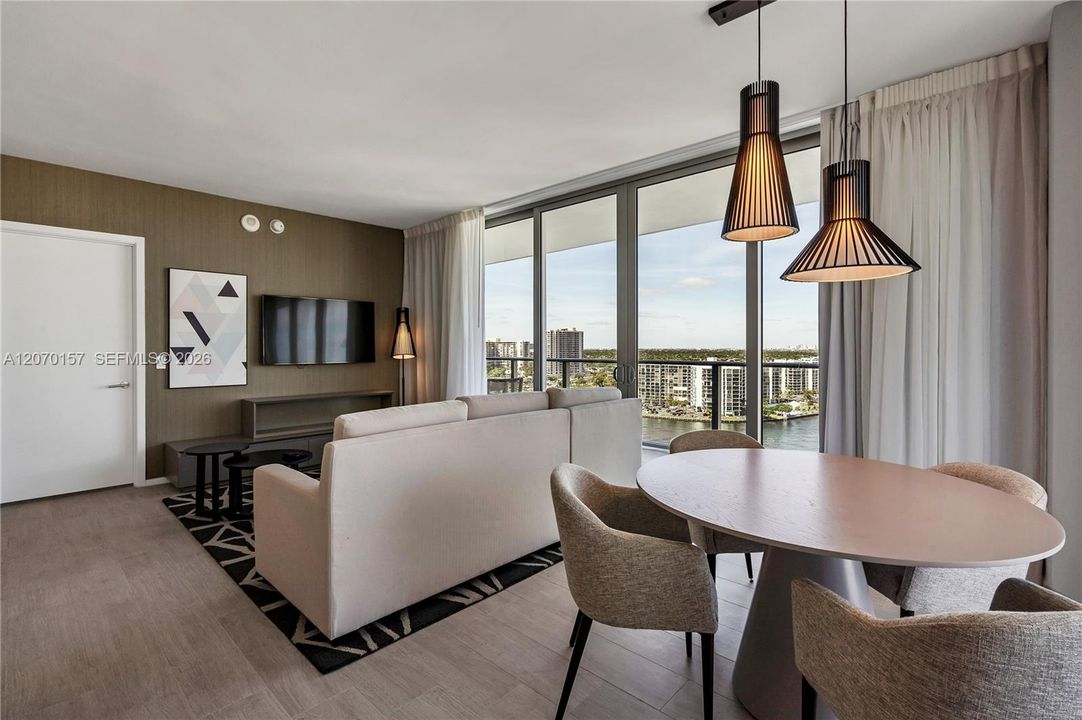 For Sale: $730,000 (2 beds, 2 baths, 1075 Square Feet)