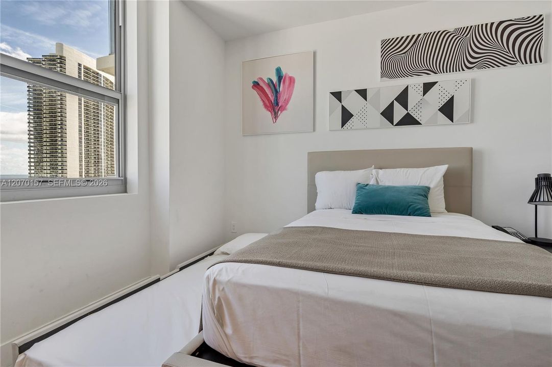 For Sale: $730,000 (2 beds, 2 baths, 1075 Square Feet)