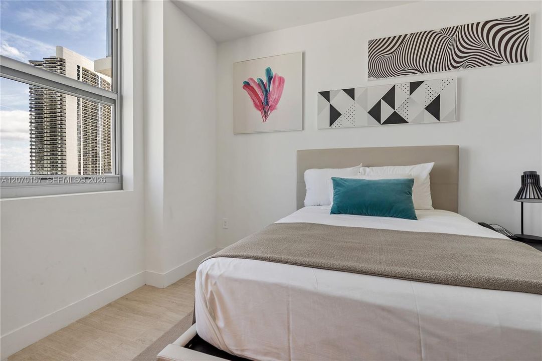 For Sale: $730,000 (2 beds, 2 baths, 1075 Square Feet)