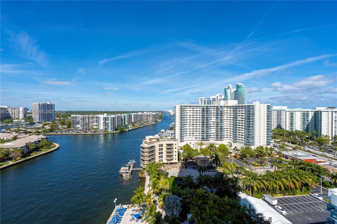 For Sale: $730,000 (2 beds, 2 baths, 1075 Square Feet)